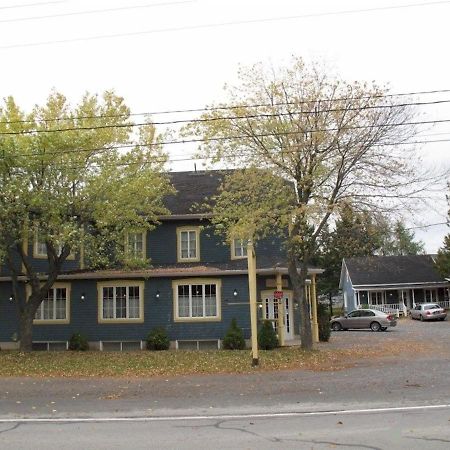 Hotel Fleurs Karaibes Saint-Alexandre-de-Kamouraska Exterior photo