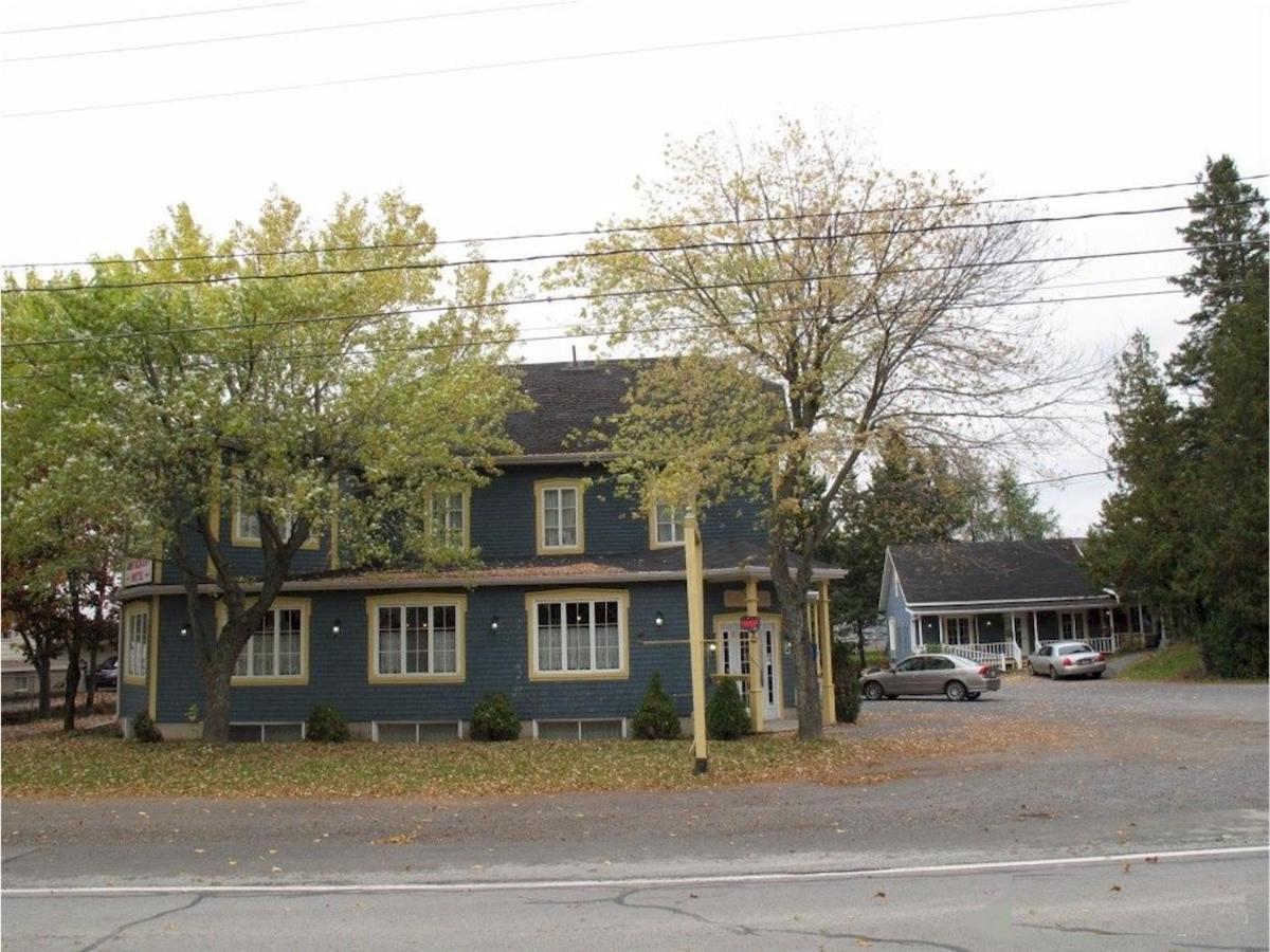 Hotel Fleurs Karaibes Saint-Alexandre-de-Kamouraska Exterior photo